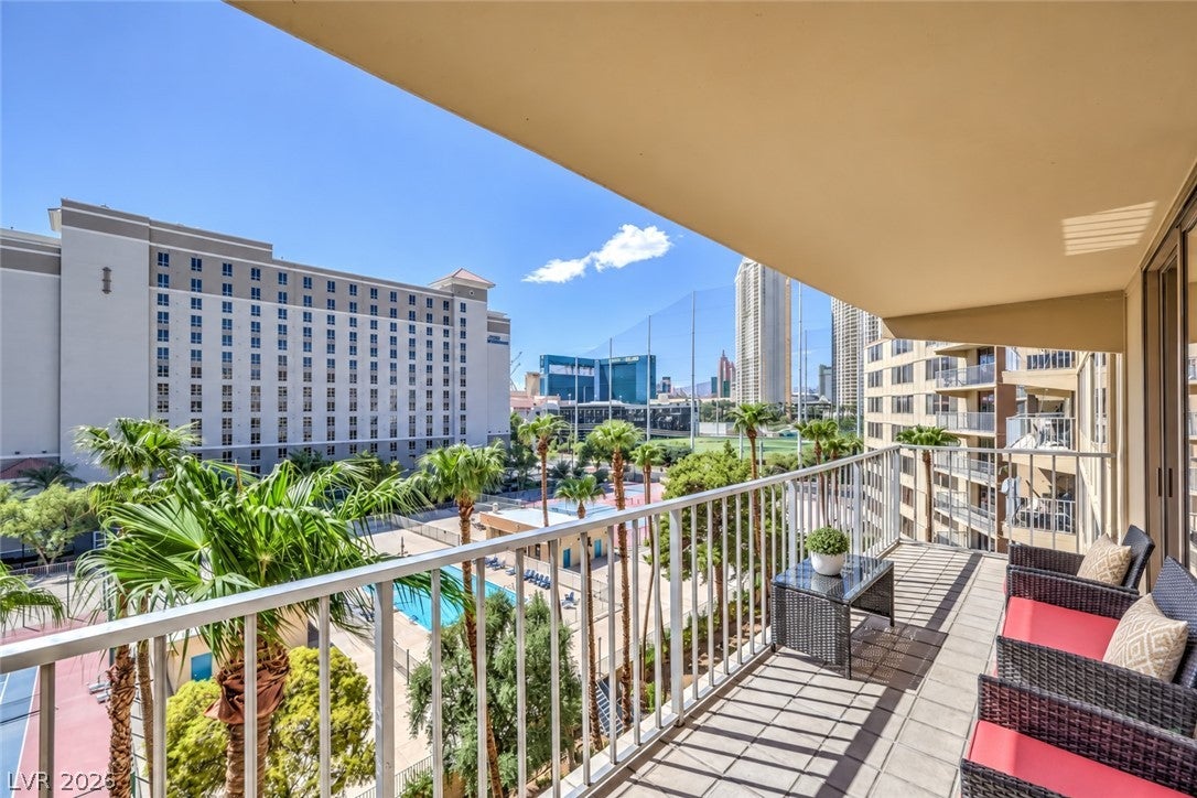 205 E Harmon Avenue 807