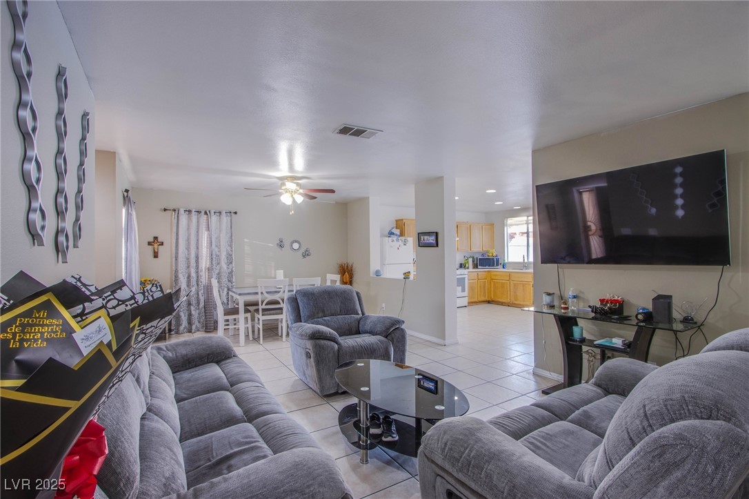 320 Ellen Marie Drive, Las Vegas, Nevada image 3