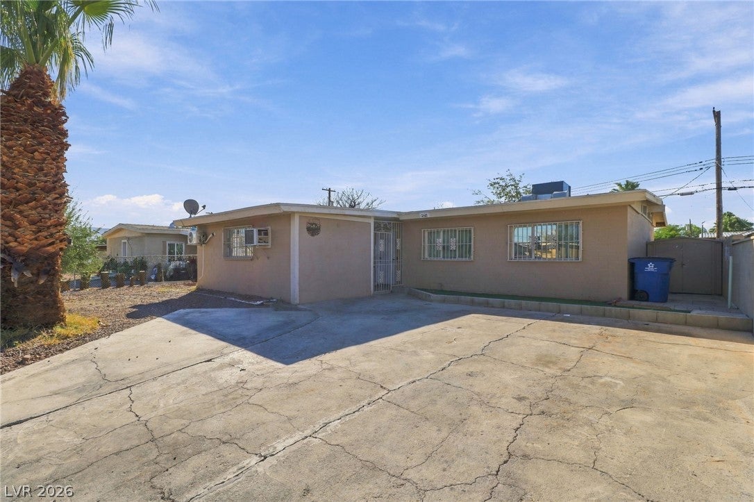 2521 Perliter Avenue