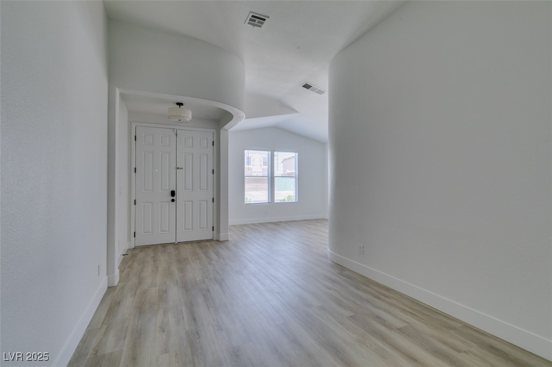 Properties 4 823 Wintersweet Road