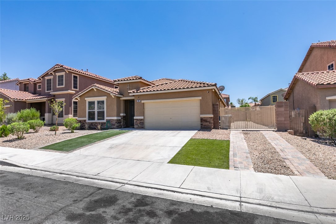 Properties 2 823 Wintersweet Road