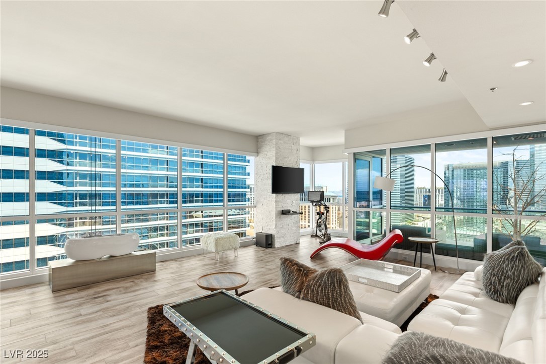 4525 Dean Martin Drive 2800