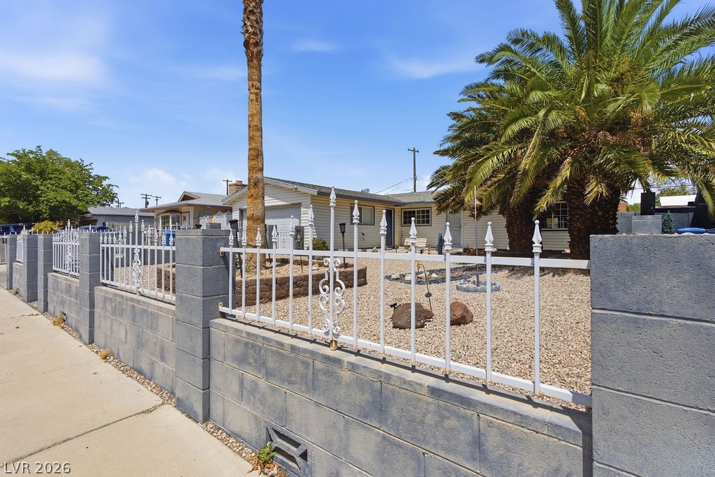 4216 Esmeralda Avenue