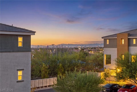 Townhouse For Sale - 10059 Dazzling Sunrays Avenue<br/> Las Vegas, NV 89129