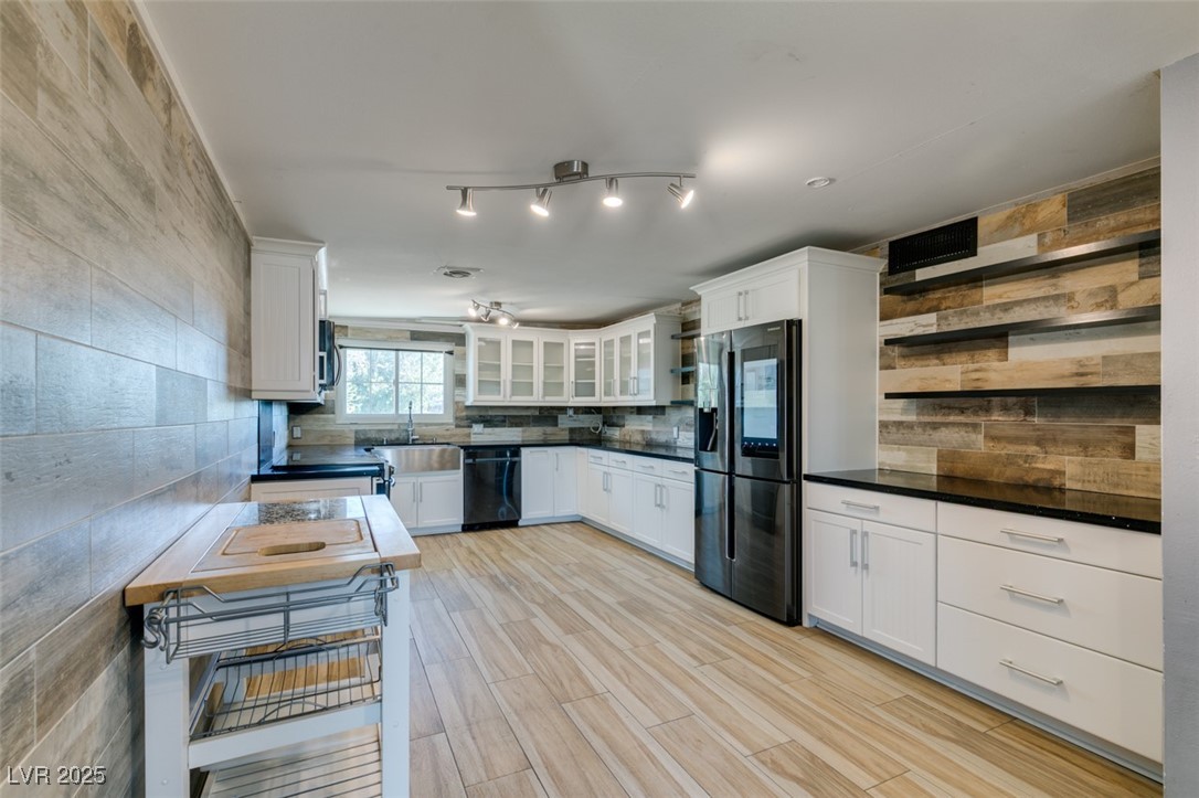 5249 Sun Valley Drive