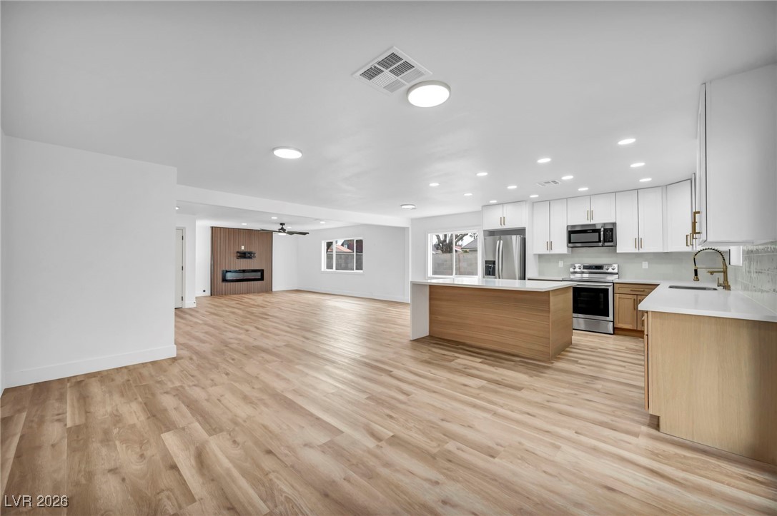 2500 W Oakey Boulevard