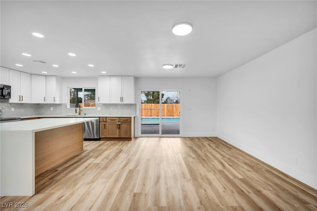 2500 W Oakey Boulevard