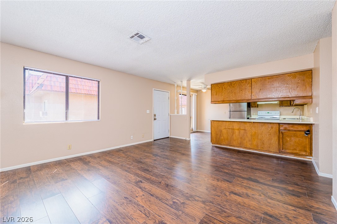 4300 N Lamont Street 251