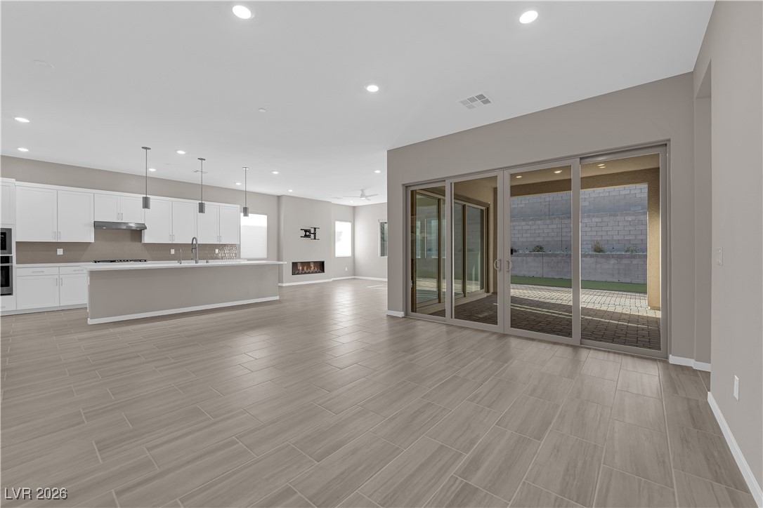 Properties 3 199 Bella Noche Street