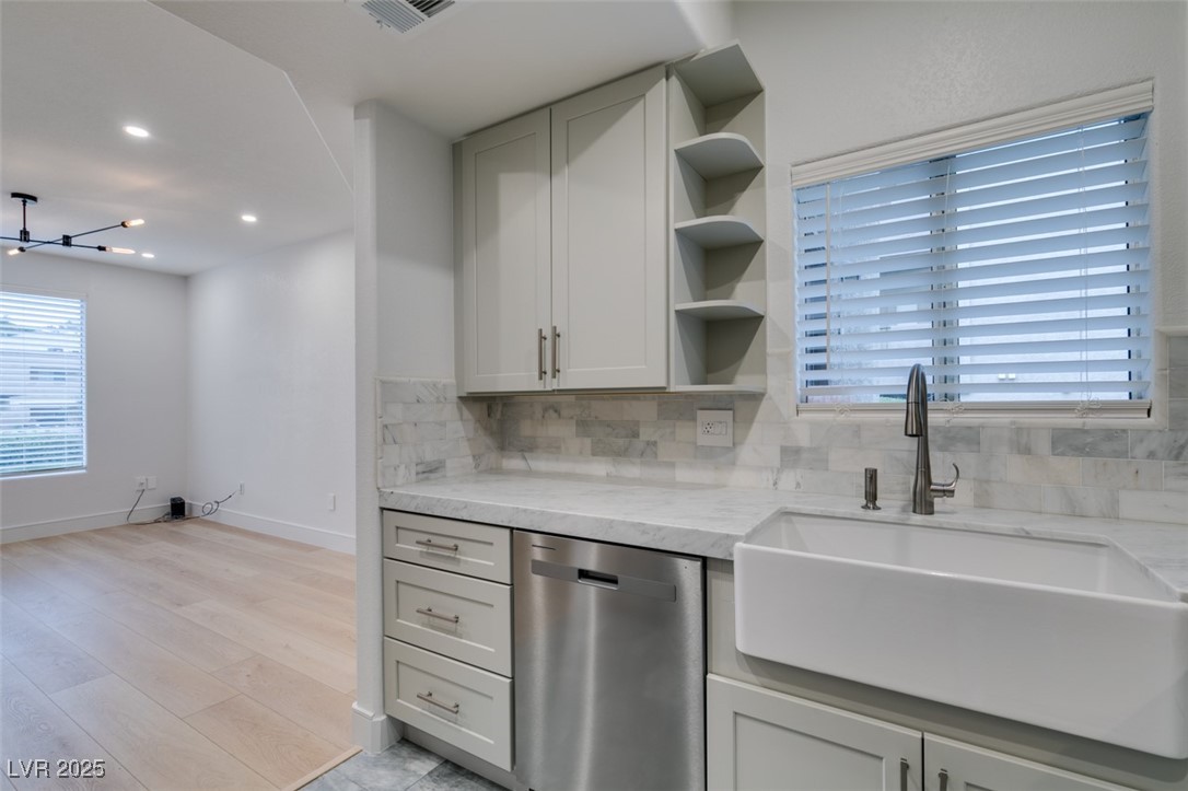 Las Vegas, Nevada 89103, United States, 2 Bedrooms Bedrooms, ,2 BathroomsBathrooms,Residential,Active,212163