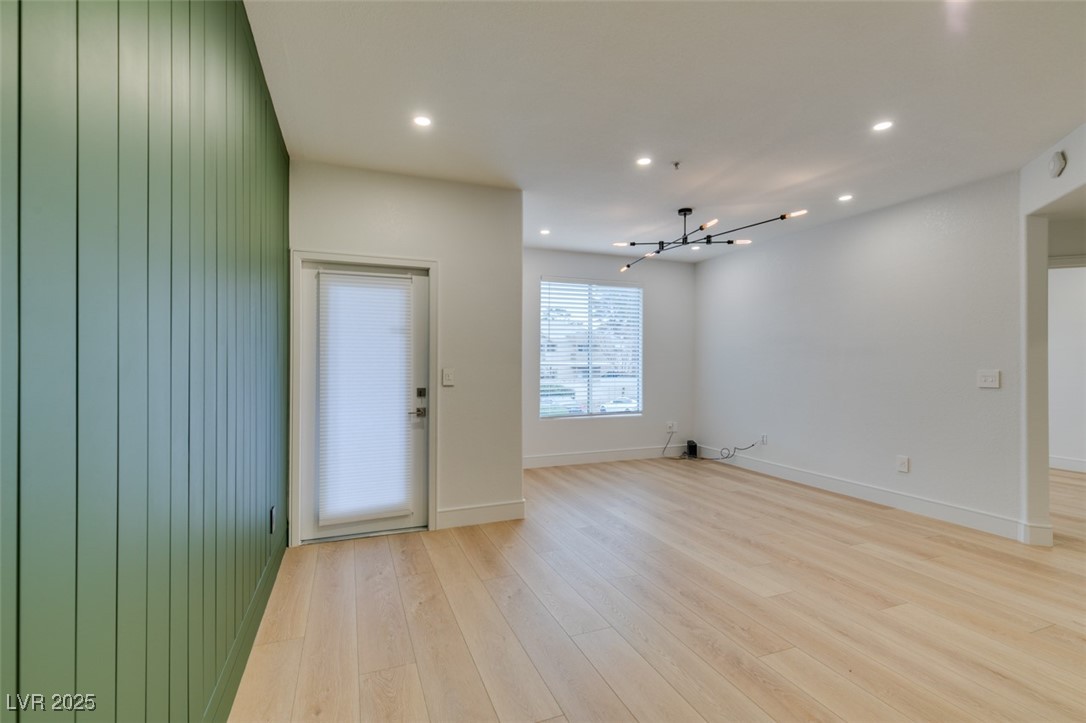 Las Vegas, Nevada 89103, United States, 2 Bedrooms Bedrooms, ,2 BathroomsBathrooms,Residential,Active,212163