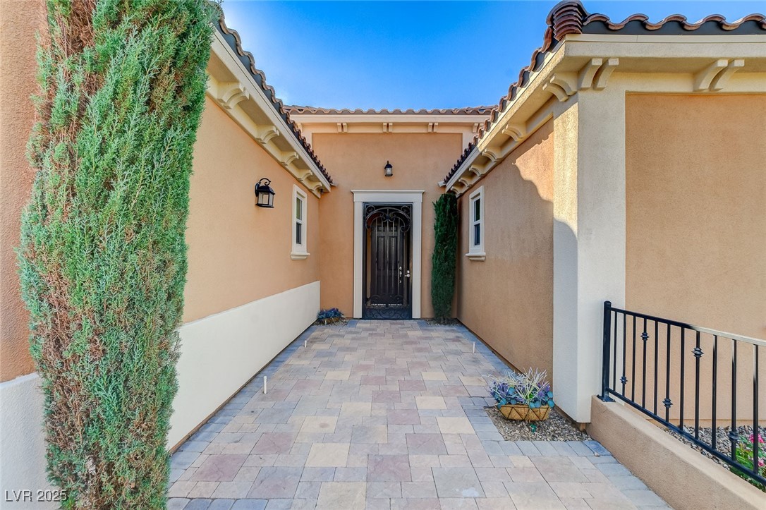 19 Contrada Fiore Drive