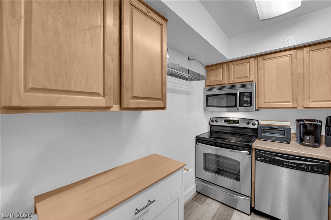 100 S Crestline Drive 3