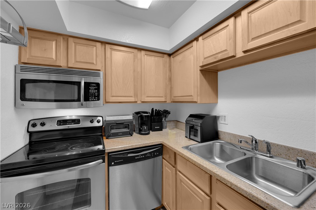 100 S Crestline Drive 3