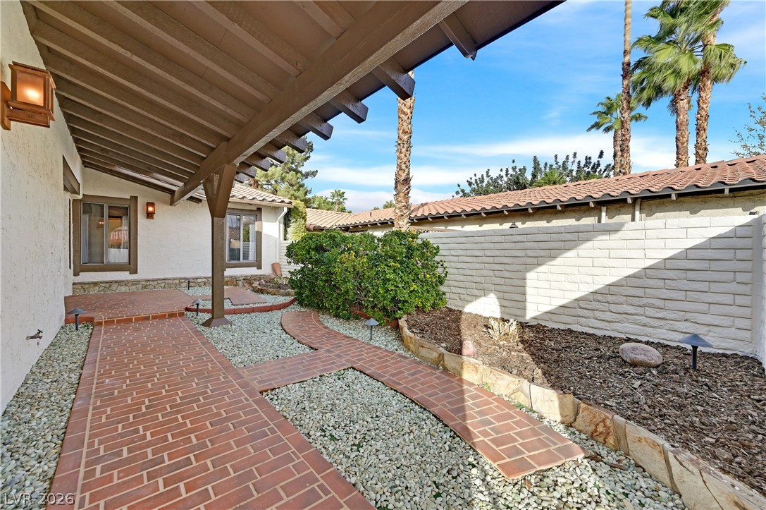 3020 Calle De Laredo