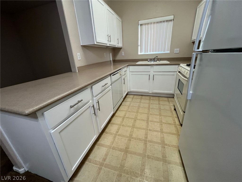 2291 W Horizon Ridge Parkway 4222