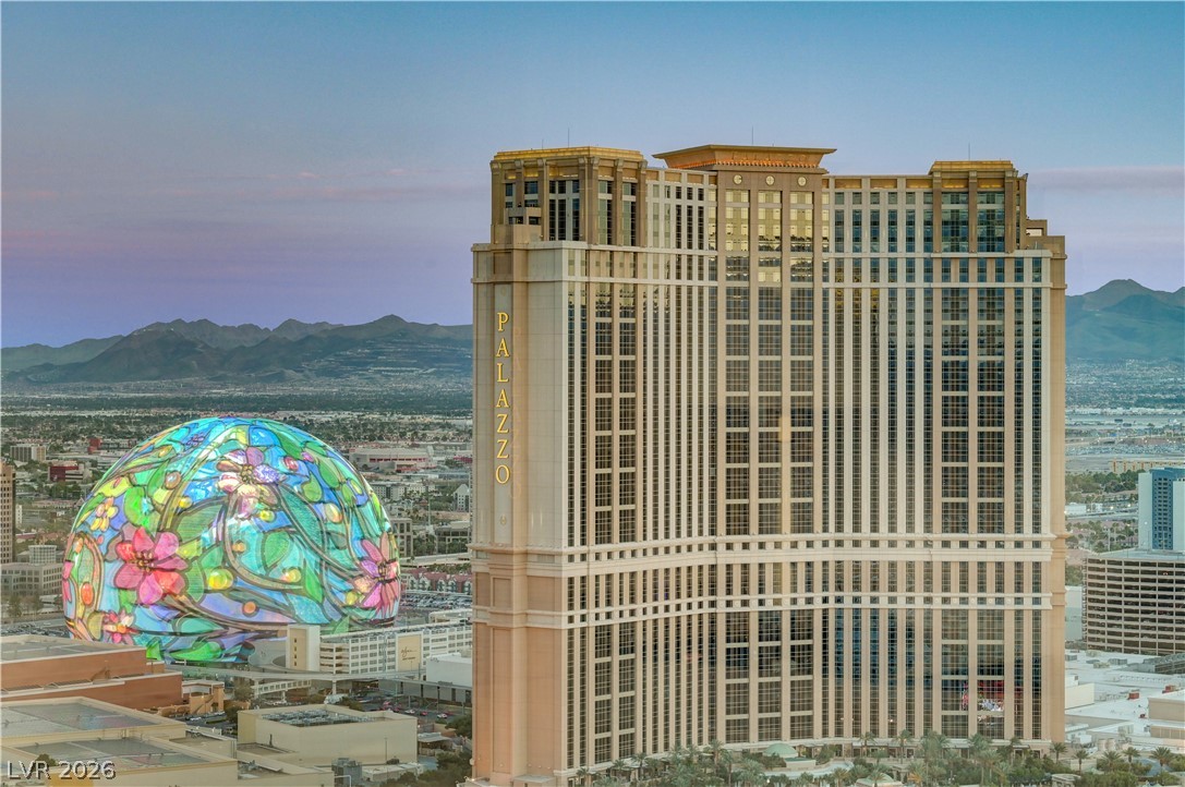 2000 N Fashion Show Drive 5002