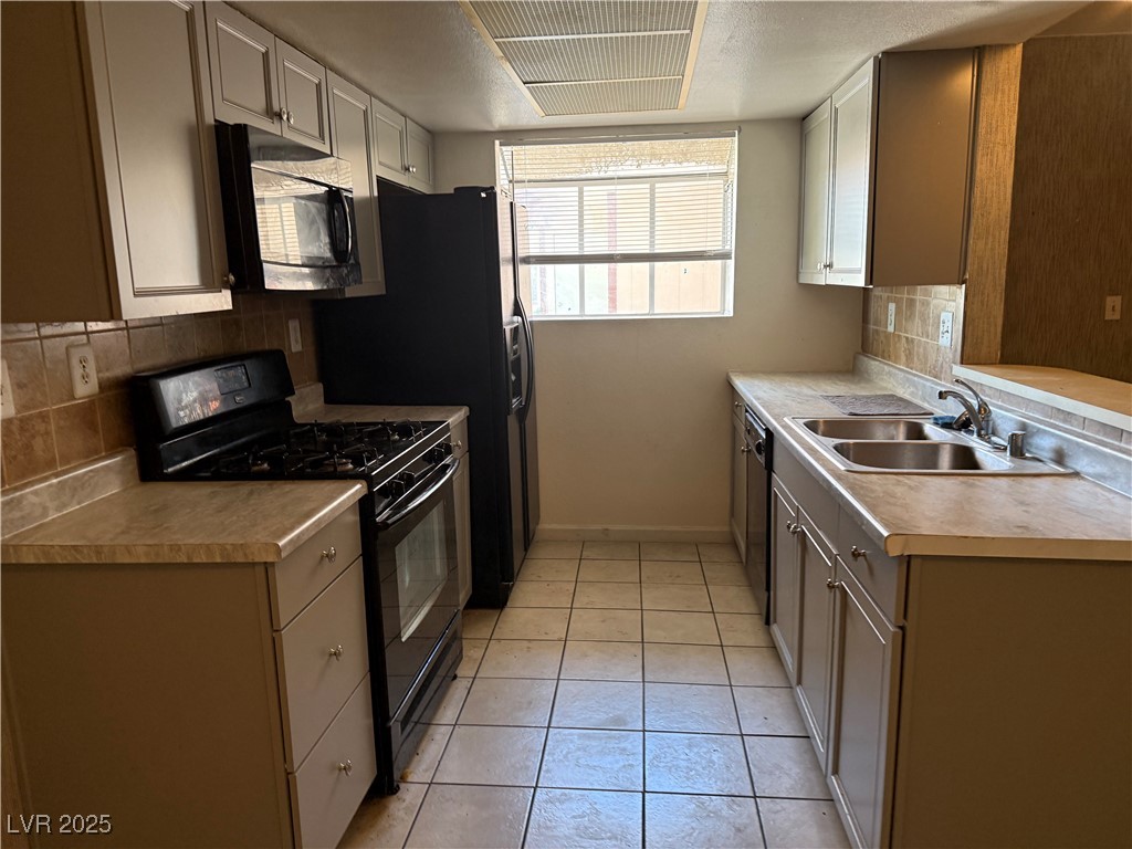 Las Vegas, Nevada 89110, United States, 2 Bedrooms Bedrooms, ,2 BathroomsBathrooms,Residential,Active,229691