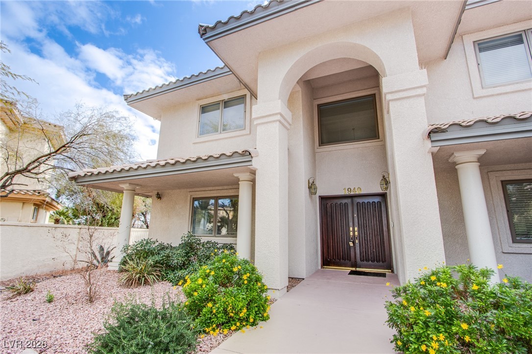 1940 Fox Canyon Circle