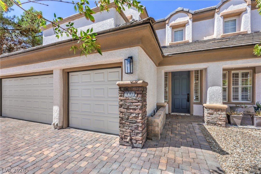 1009 Jennis Silver Street