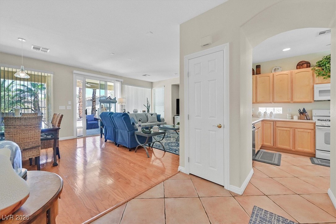 Las Vegas, Nevada 89135, United States, 2 Bedrooms Bedrooms, ,2 BathroomsBathrooms,Residential,Active,133490