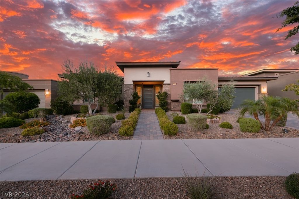 Photo of 6842 Regency Crest Drive, Las Vegas, NV 89148 (MLS # 2776160)