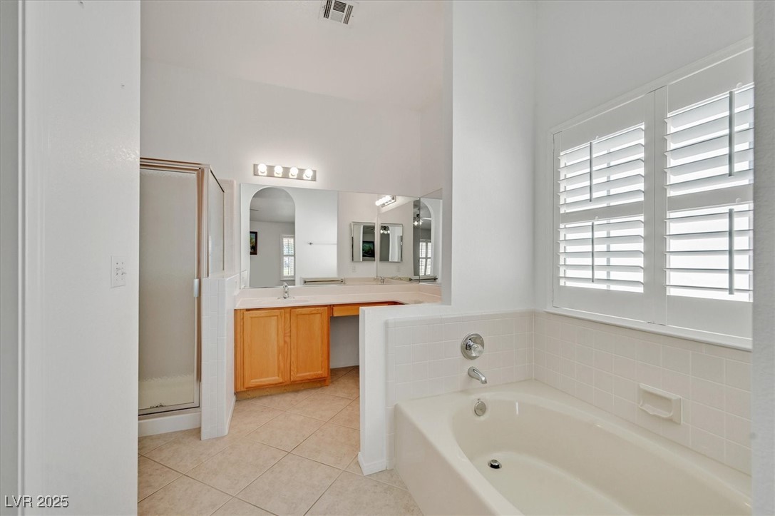 Las Vegas, Nevada 89130, United States, 3 Bedrooms Bedrooms, ,2 BathroomsBathrooms,Residential,Pending,79128