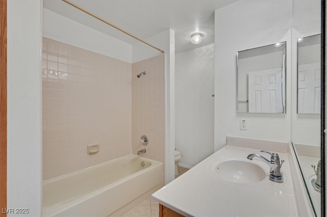 Las Vegas, Nevada 89130, United States, 3 Bedrooms Bedrooms, ,2 BathroomsBathrooms,Residential,Pending,79128