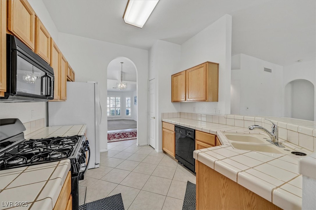 Las Vegas, Nevada 89130, United States, 3 Bedrooms Bedrooms, ,2 BathroomsBathrooms,Residential,Pending,79128