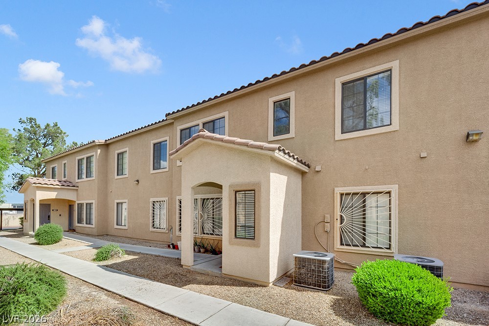 2111 Hussium Hills Street 202