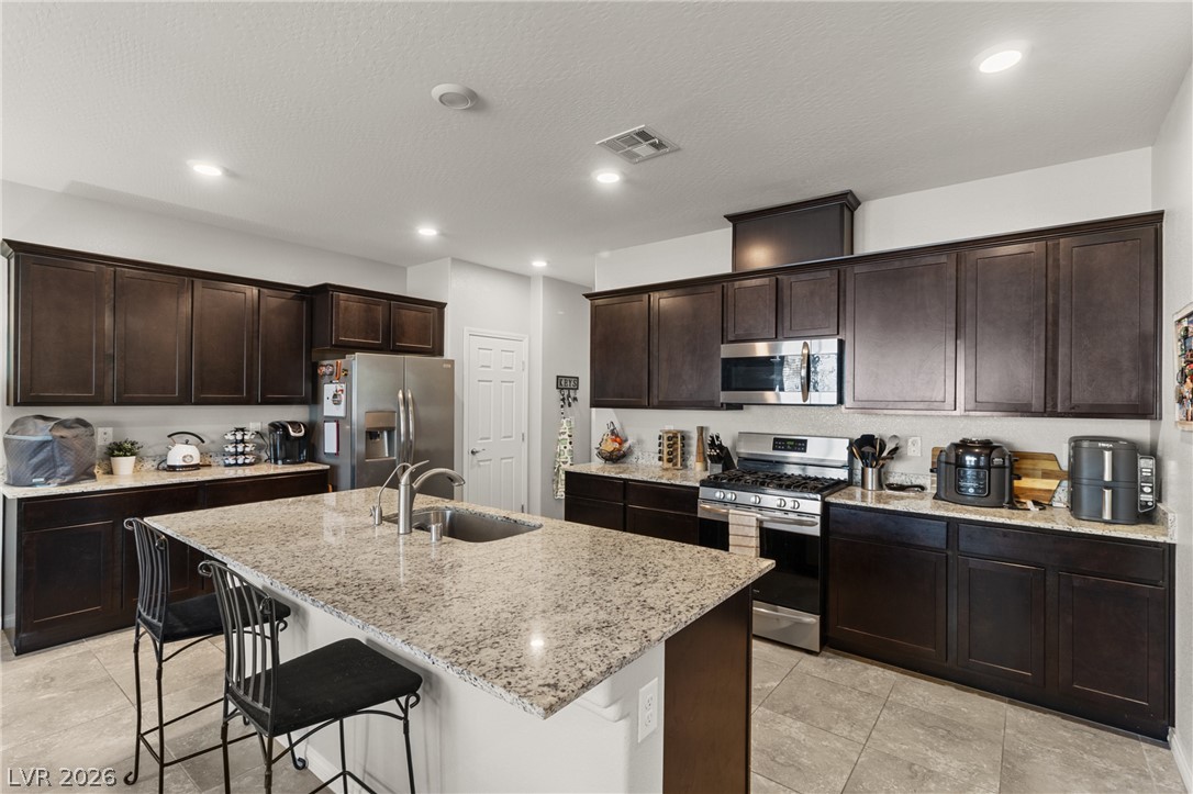 7215 Dazzle Point Street