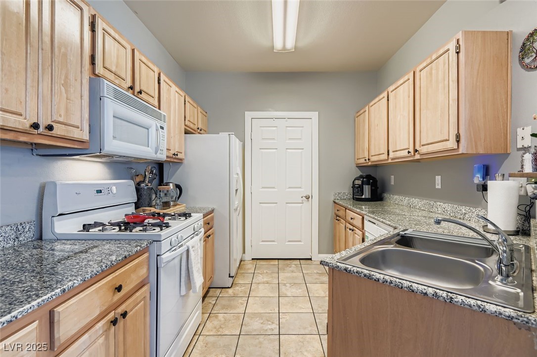 Las Vegas, Nevada 89113, United States, 2 Bedrooms Bedrooms, ,2 BathroomsBathrooms,Residential,Active,239696