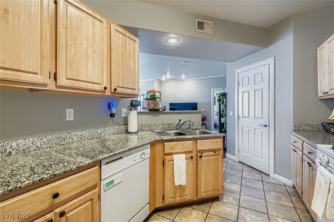 Las Vegas, Nevada 89113, United States, 2 Bedrooms Bedrooms, ,2 BathroomsBathrooms,Residential,Active,239696