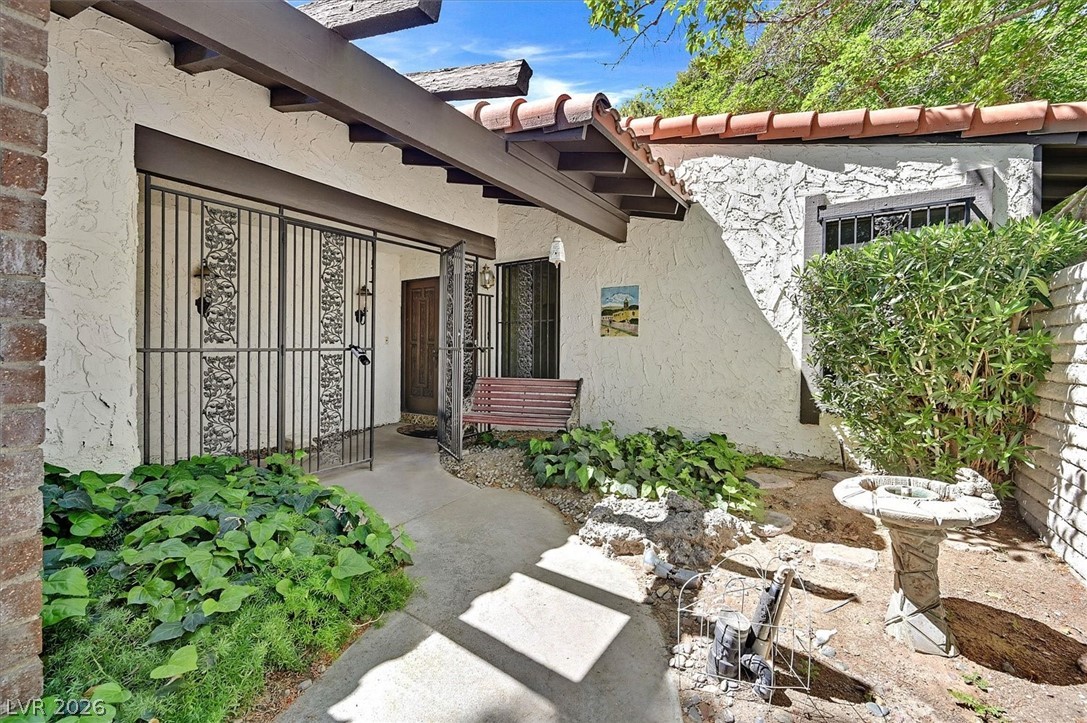 2200 Plaza Del Robles