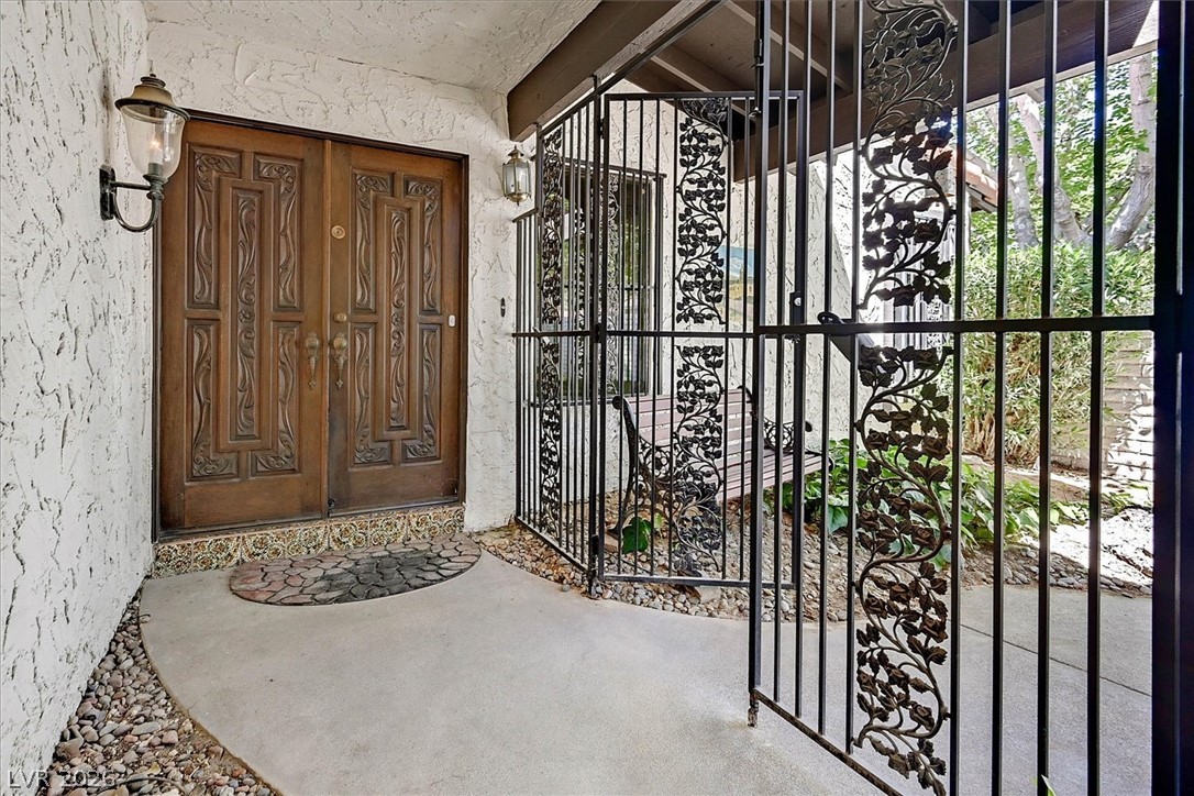 2200 Plaza Del Robles