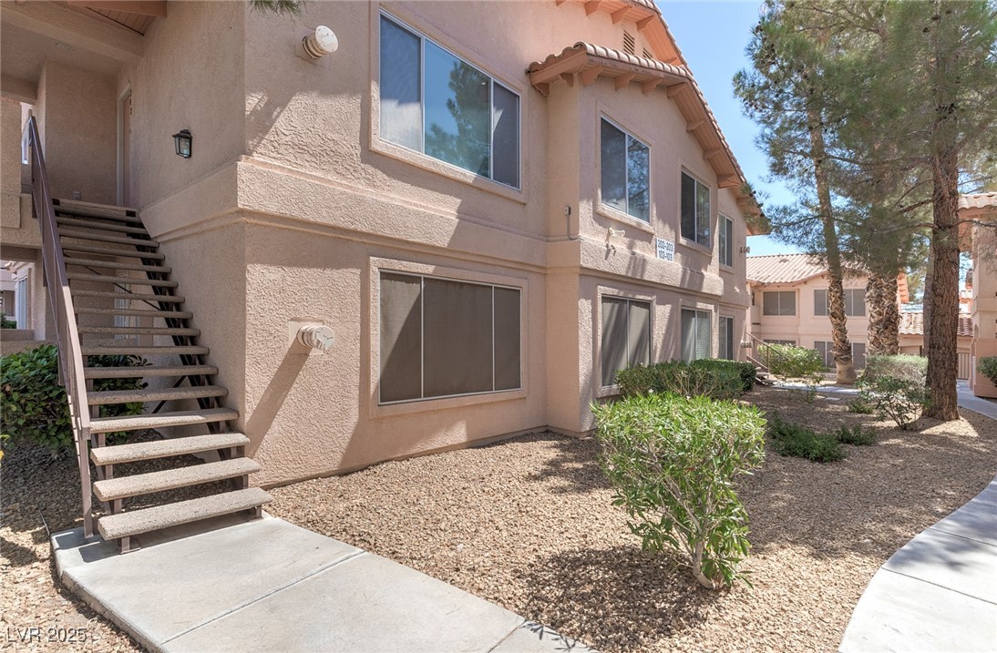 Properties 2 350 S Durango Drive 202