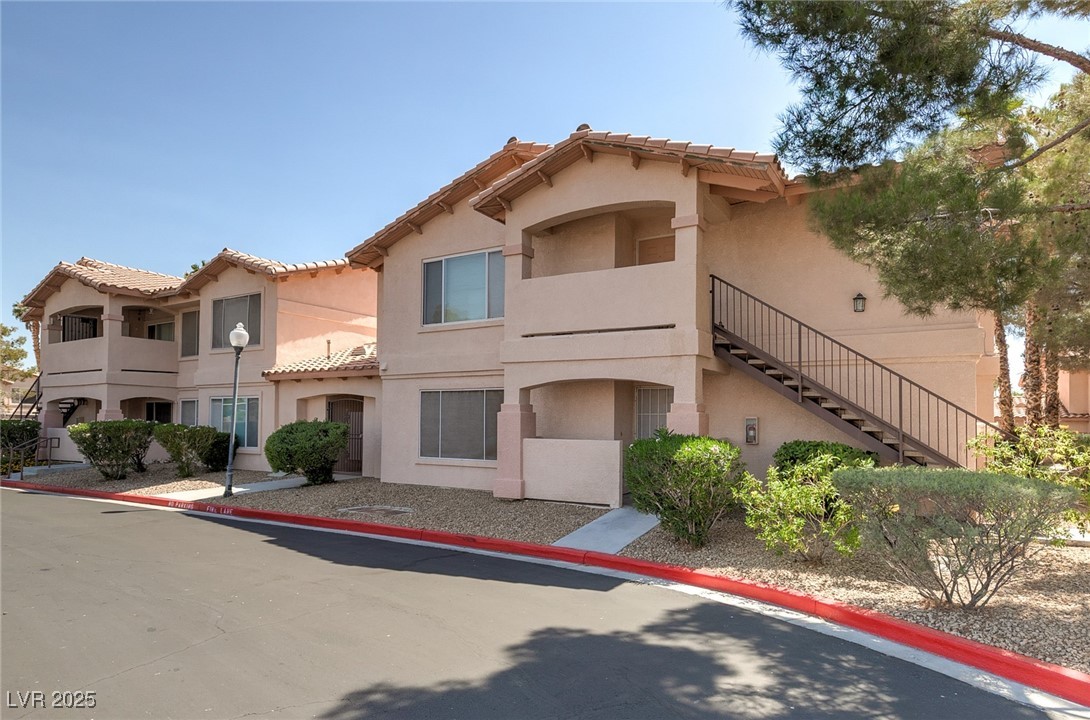 Properties 1 350 S Durango Drive 202