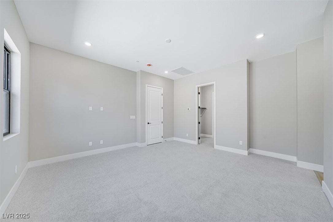 Properties 3 489 Carter House Way