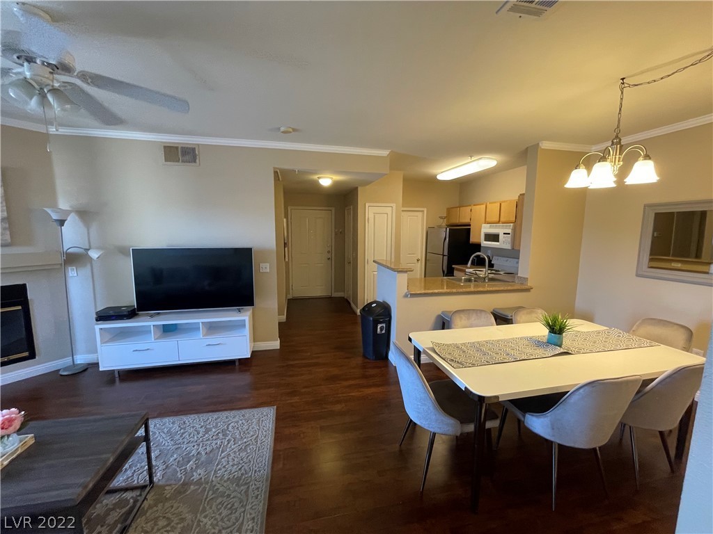 2900 Sunridge Heights Parkway 1035
