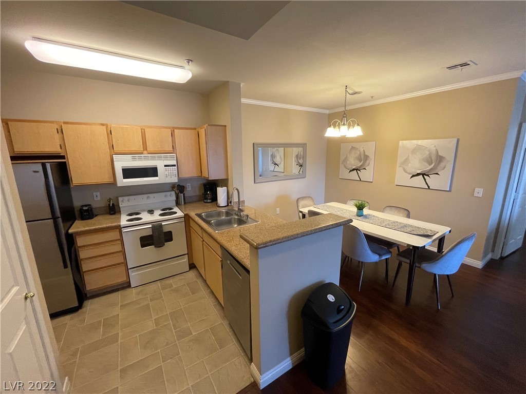2900 Sunridge Heights Parkway 1035