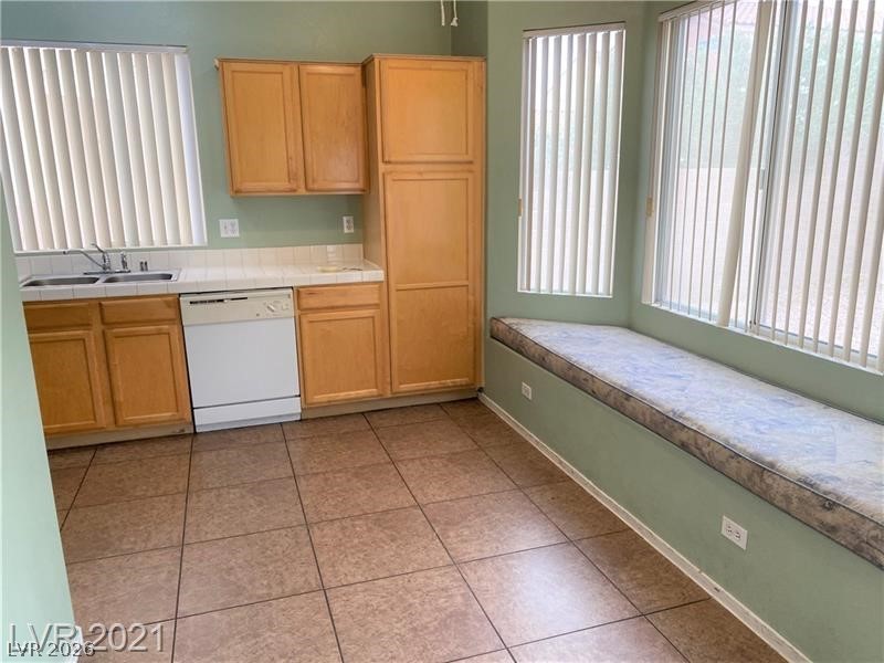 2457 COVERED WELLS Avenue