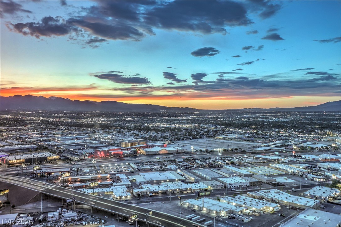 2000 Fashion Show Drive 5018