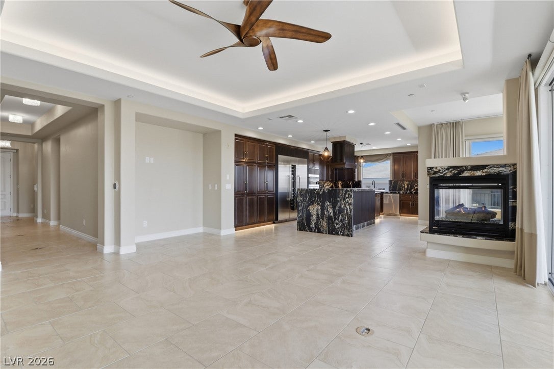 9207 Tesoras Drive 401