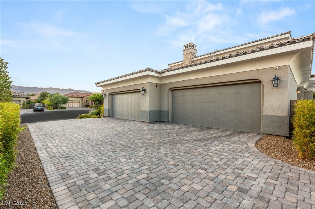 6294 Magnifico Circle