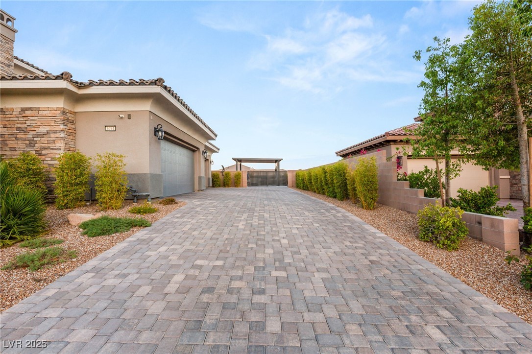 6294 Magnifico Circle