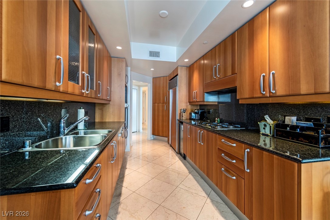 2877 Paradise Road 906