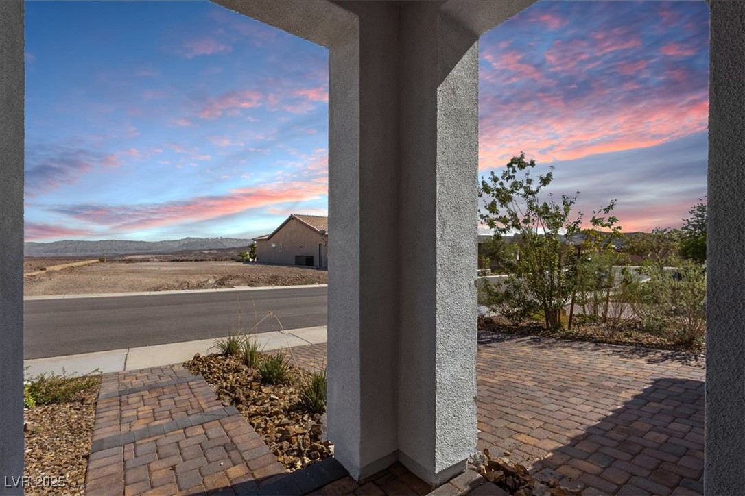 25 Stone Yucca Court