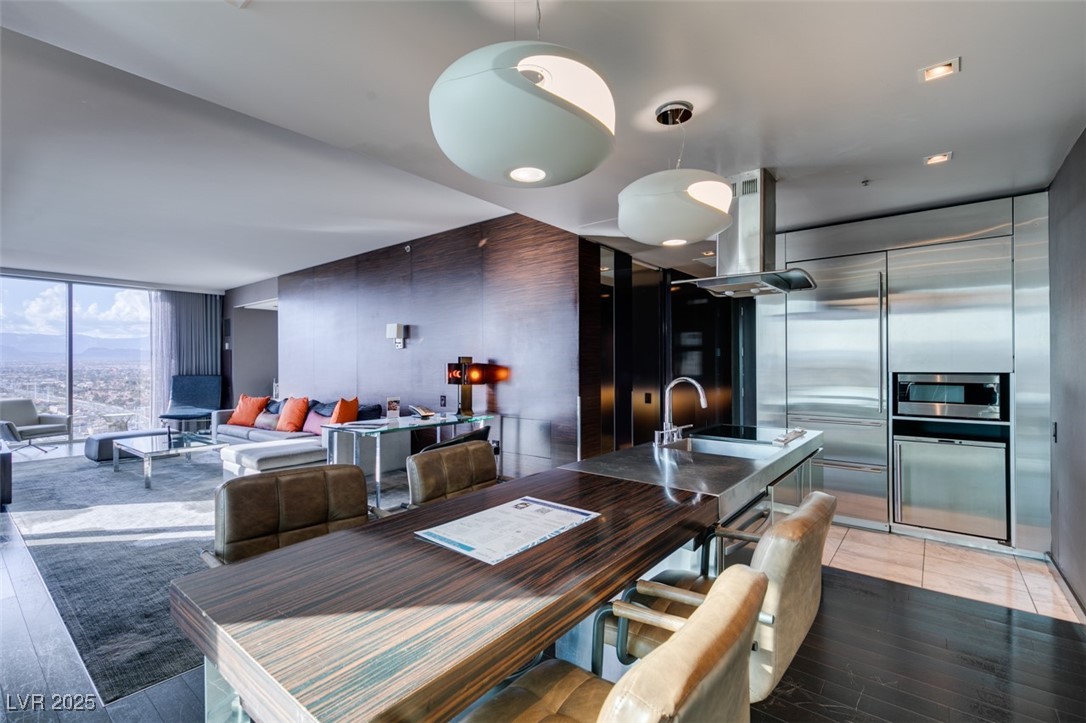 4381 W Flamingo Road 3121