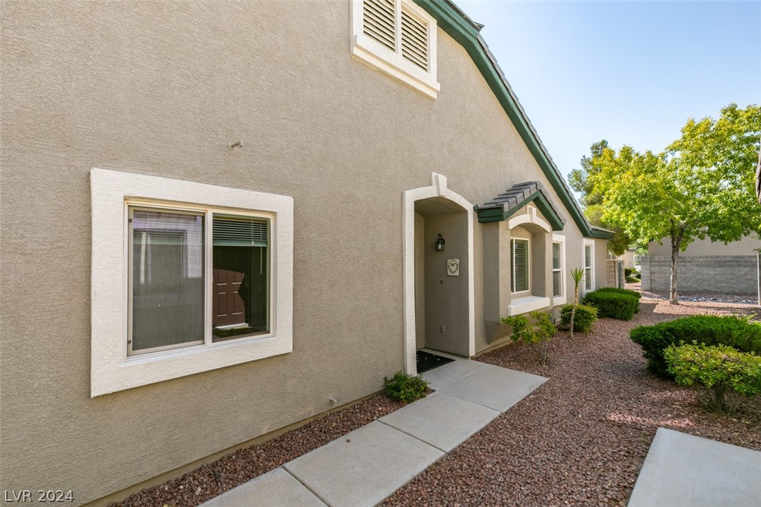 Photo 5 of 34 of 10205 Birch Bluff Lane townhome