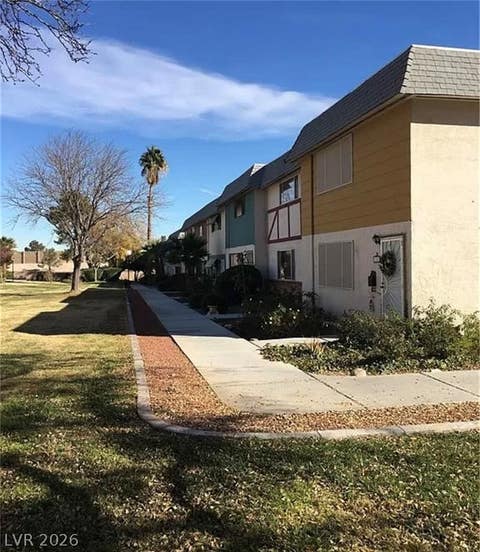 Townhouse For Sale - 146 Greenbriar Townhouse Way<br/> Las Vegas, NV 89121